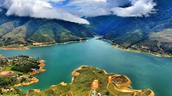 El Lago Calima visto desde el aire